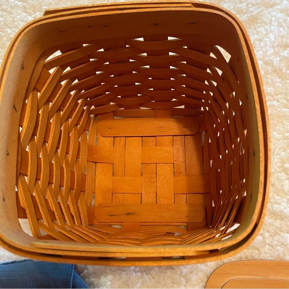 Longaberger Woven basket Wood Tissue Box Cover with Navy Fabric Top